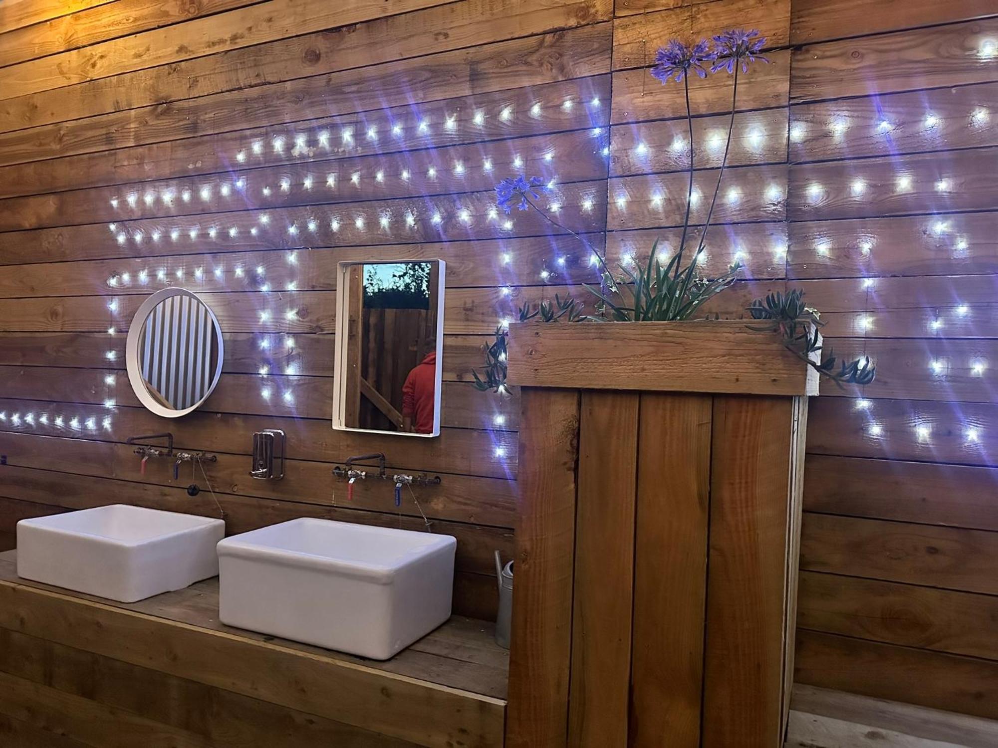 Lakeside Glamping Firecrest St Columb Major Extérieur photo