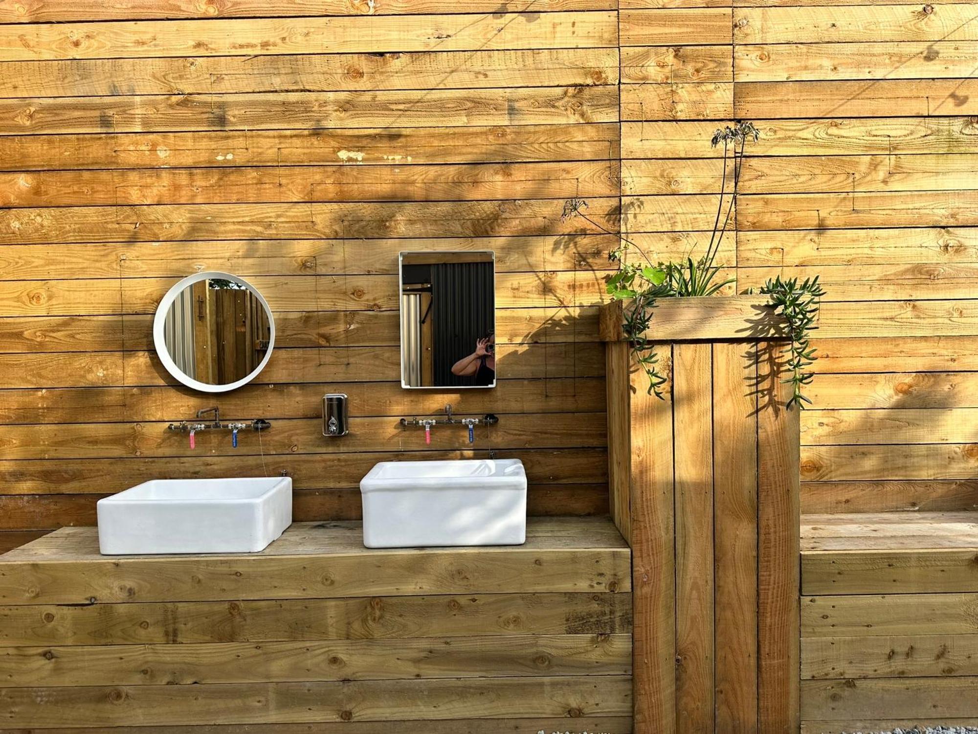 Lakeside Glamping Firecrest St Columb Major Extérieur photo